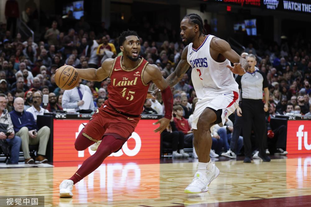 交媒体上发 交媒体上发